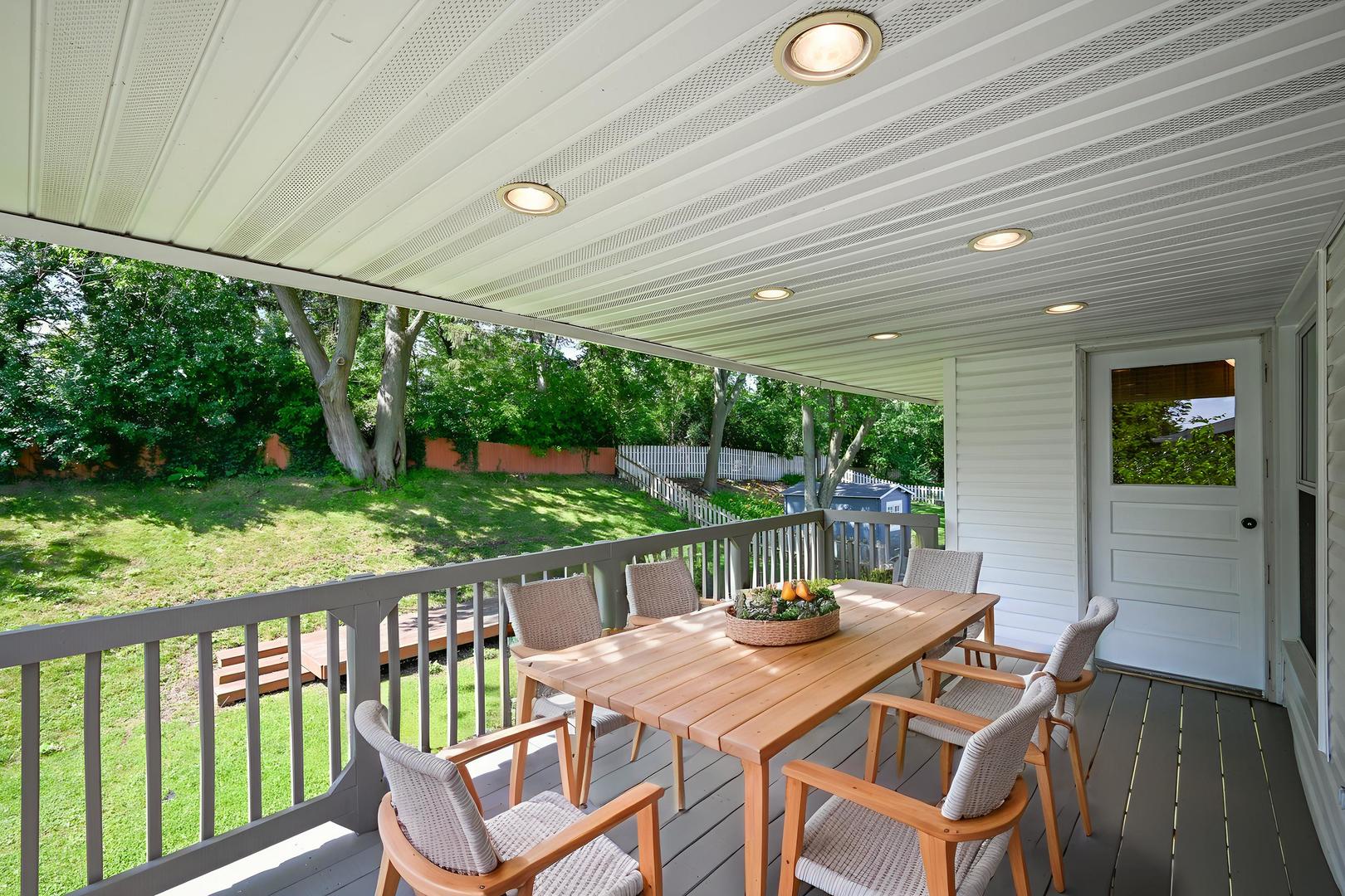 21W745 Glen Valley Drive, Glen Ellyn, IL 60137