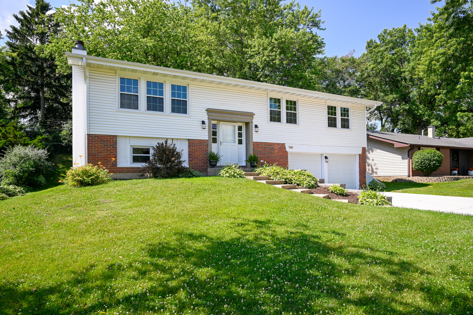 21W745 Glen Valley Drive, Glen Ellyn, IL 60137