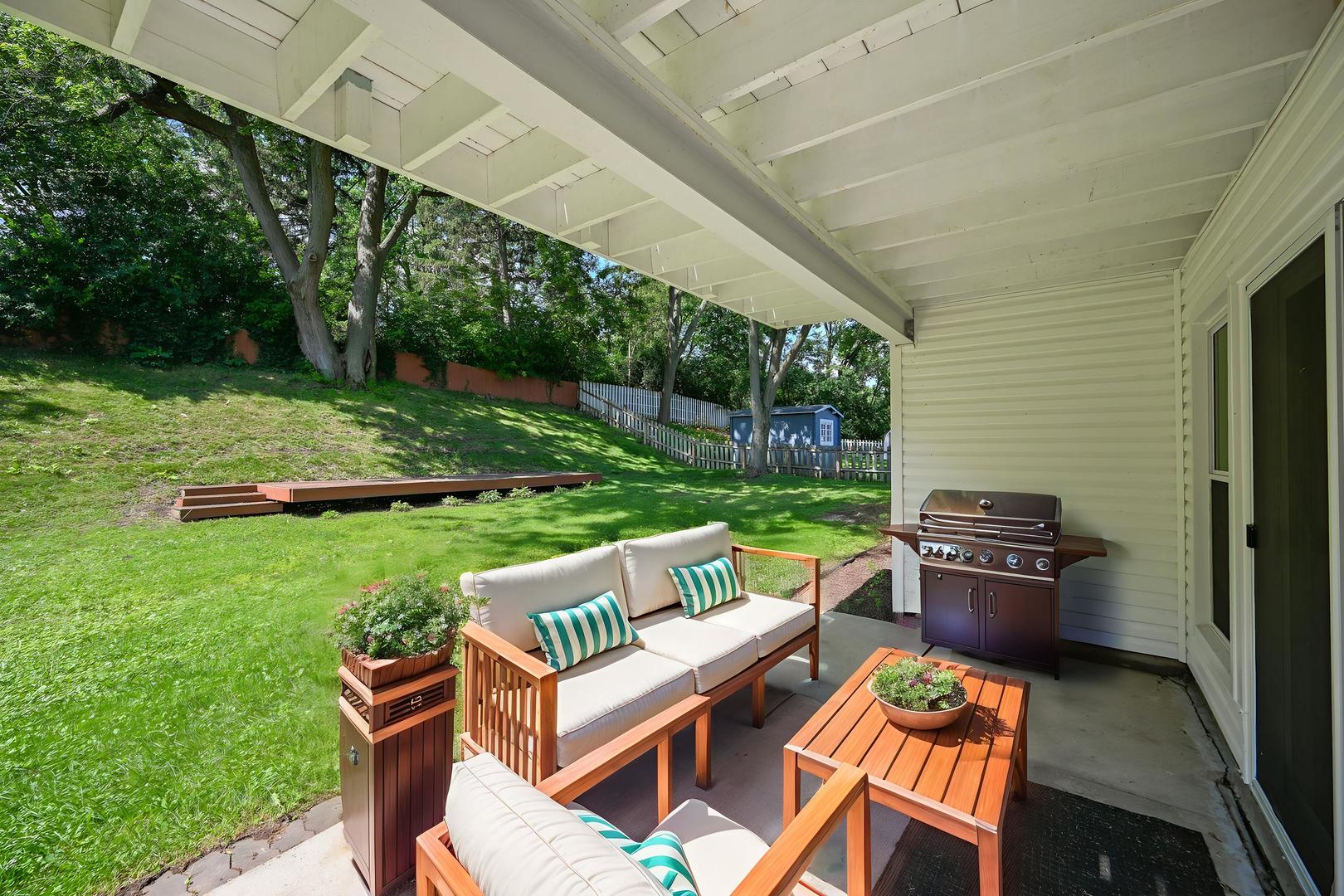 21W745 Glen Valley Drive, Glen Ellyn, IL 60137