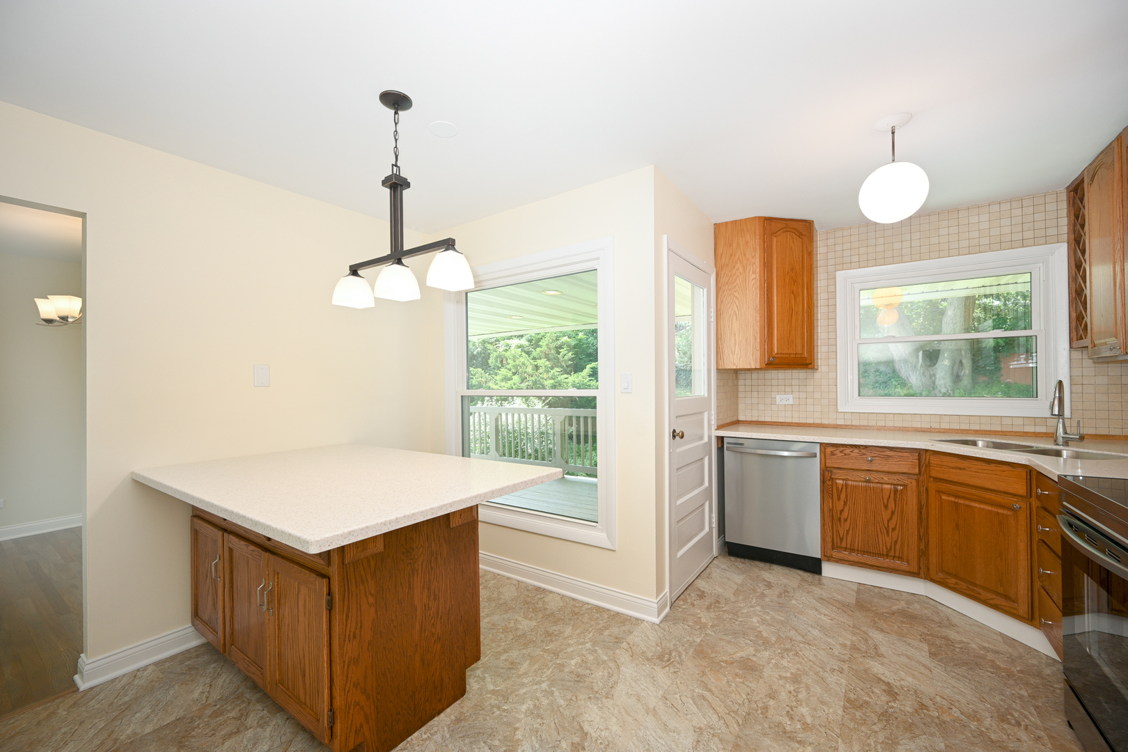 21W745 Glen Valley Drive, Glen Ellyn, IL 60137