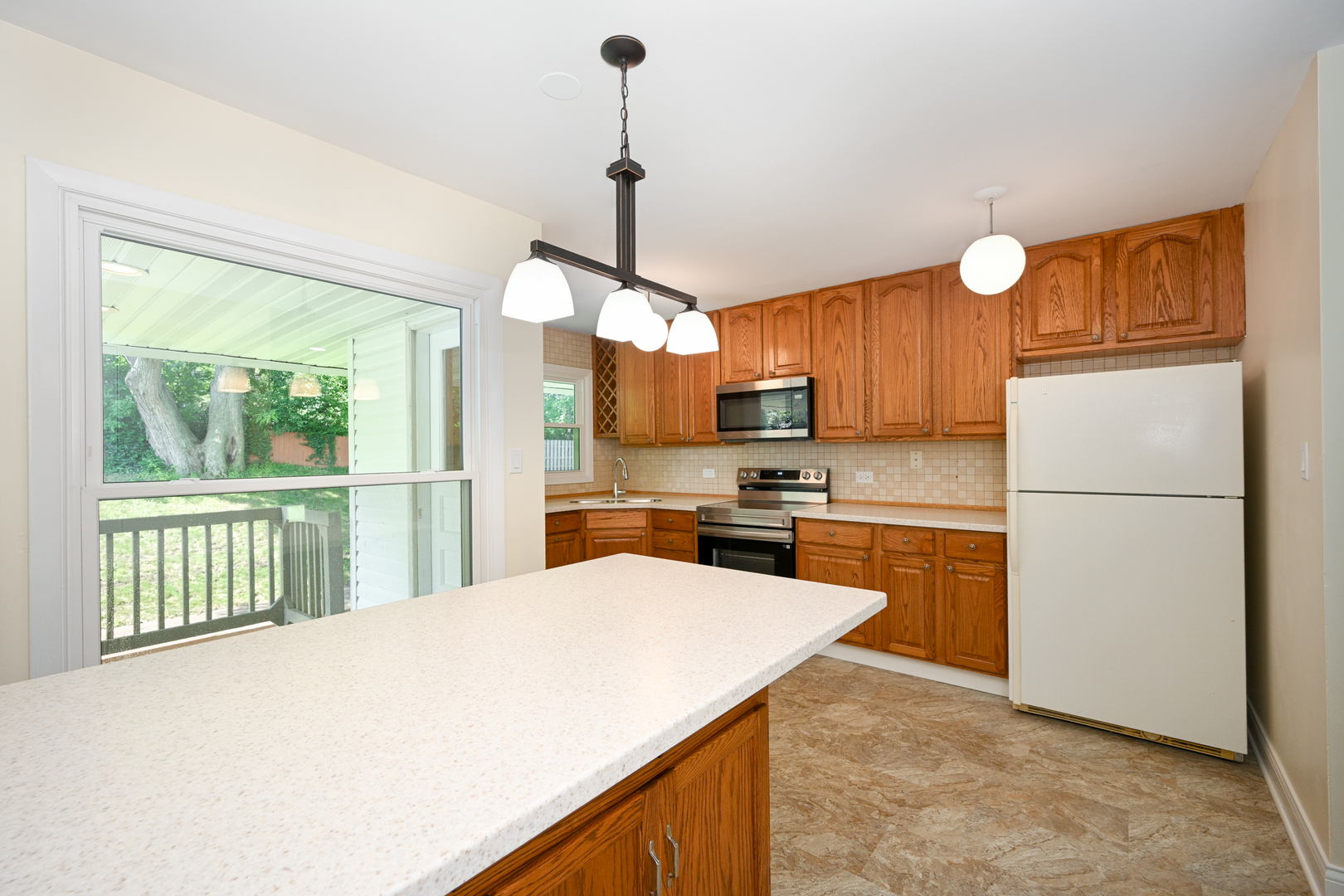 21W745 Glen Valley Drive, Glen Ellyn, IL 60137
