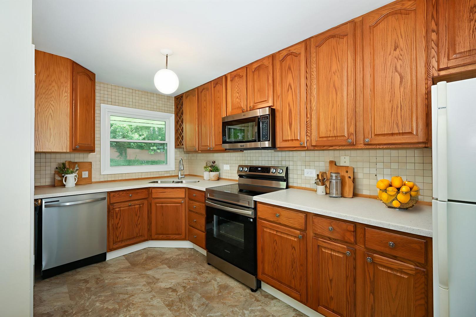 21W745 Glen Valley Drive, Glen Ellyn, IL 60137