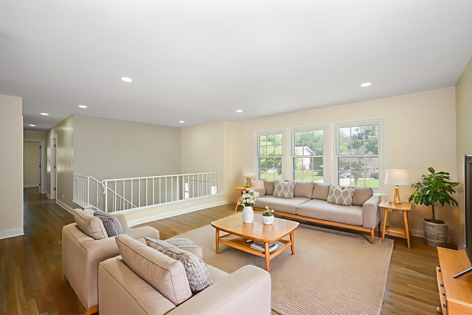 21W745 Glen Valley Drive, Glen Ellyn, IL 60137