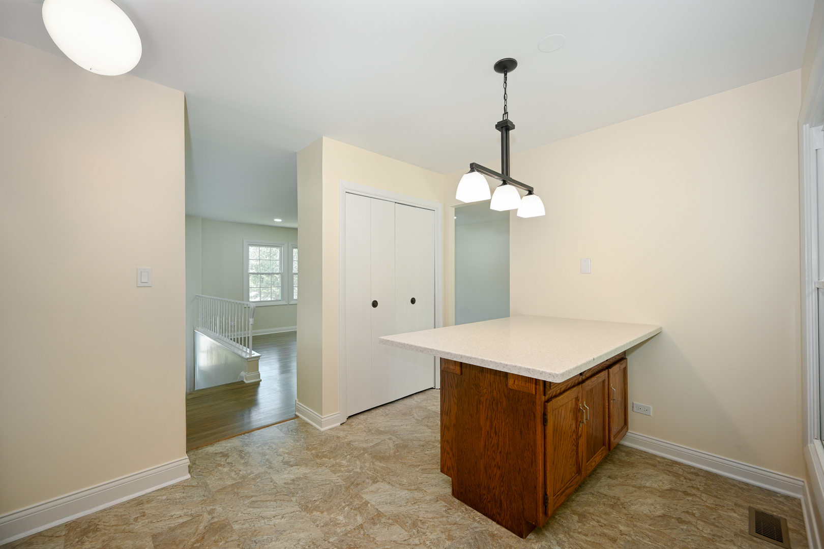 21W745 Glen Valley Drive, Glen Ellyn, IL 60137