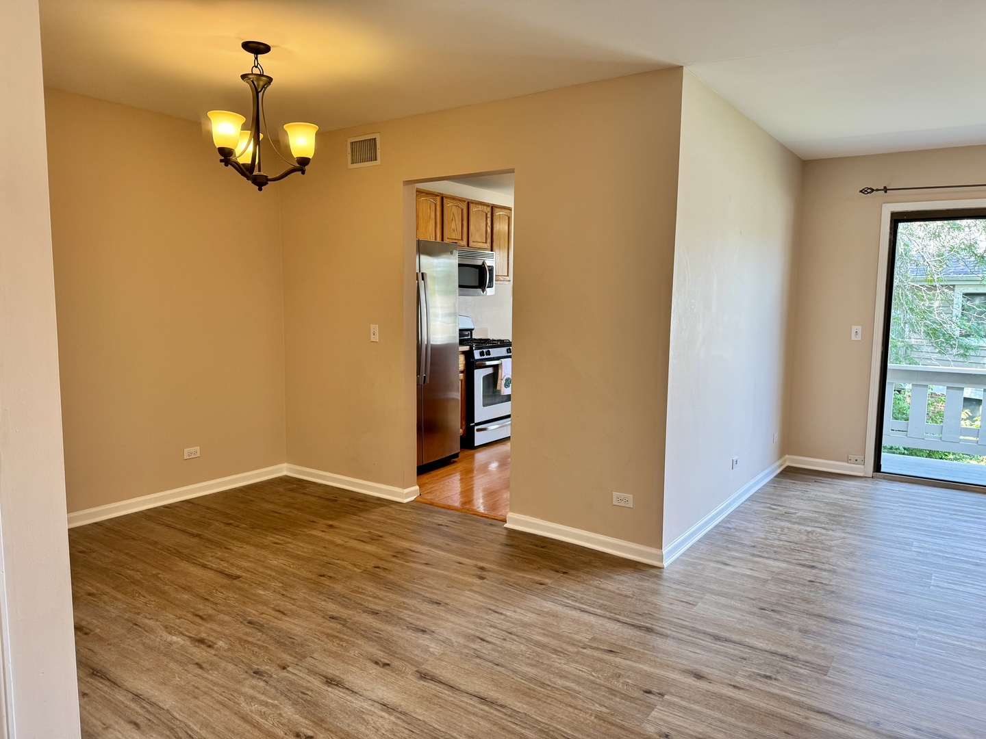 300 Pembridge Lane #D2, Schaumburg, IL 60193