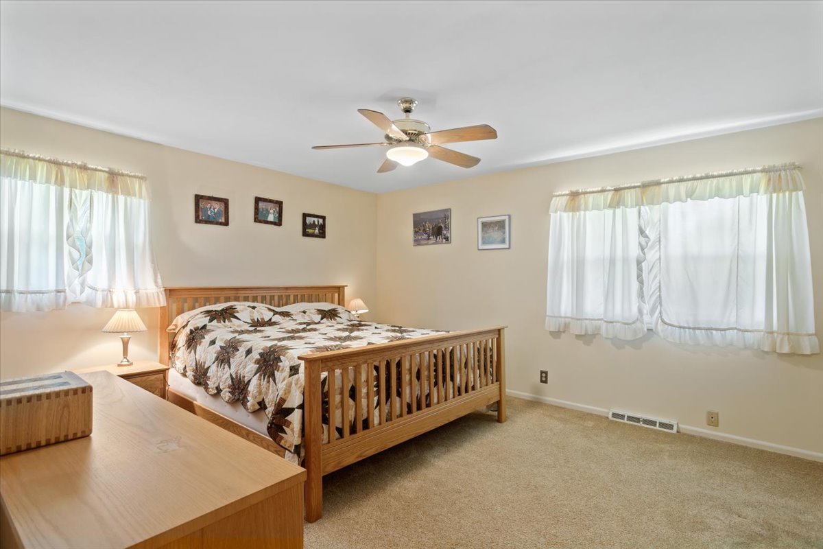 3918 Belle Aire Lane, Downers Grove, IL 60515
