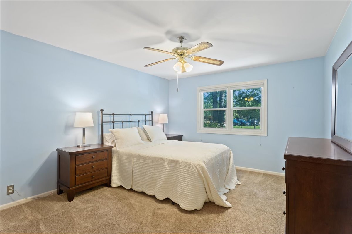 3918 Belle Aire Lane, Downers Grove, IL 60515