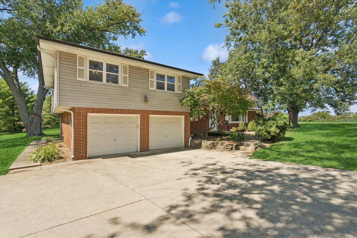 3918 Belle Aire Lane, Downers Grove, IL 60515