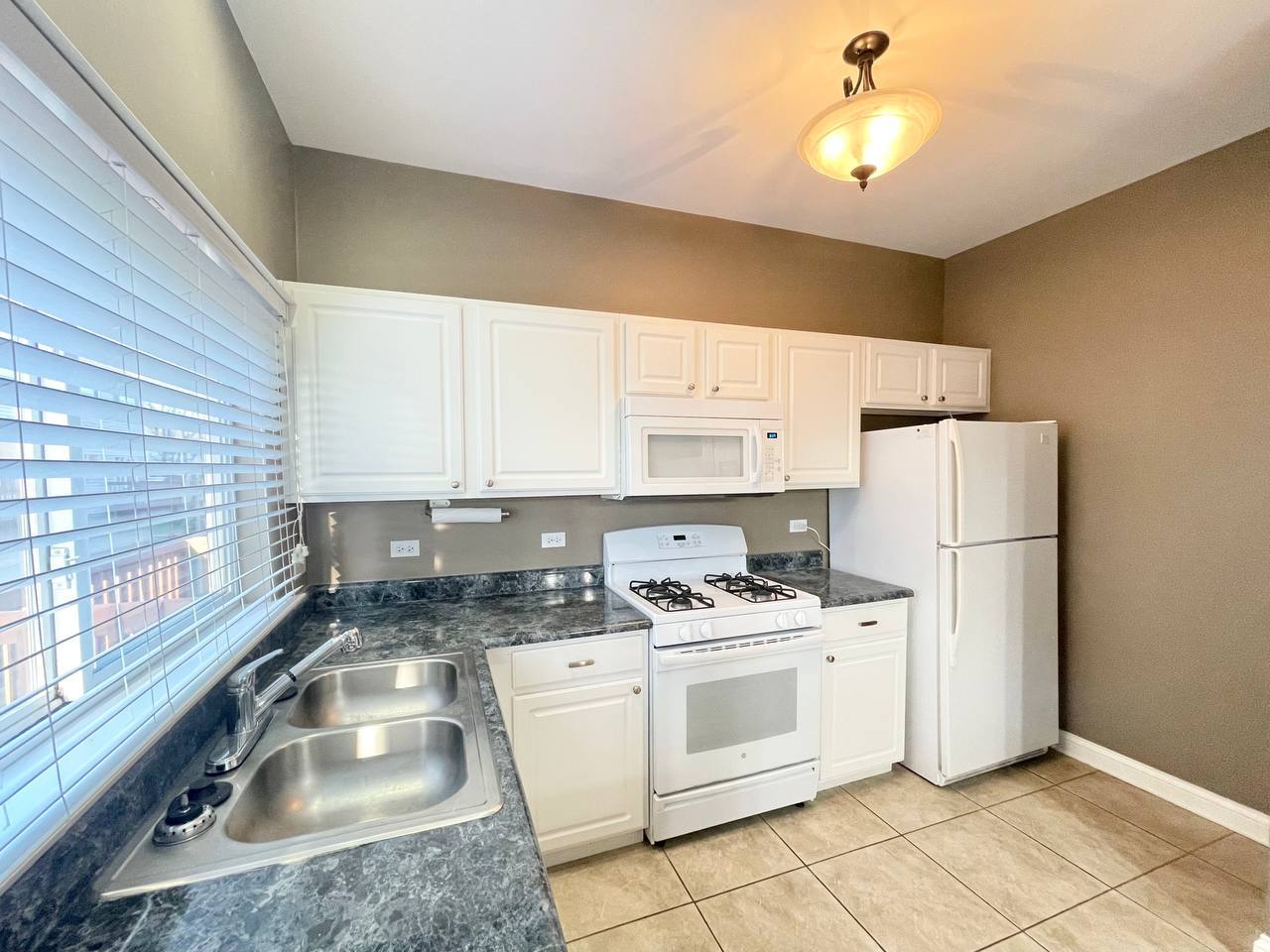 1991 Grandview Place #1991, Montgomery, IL 60538