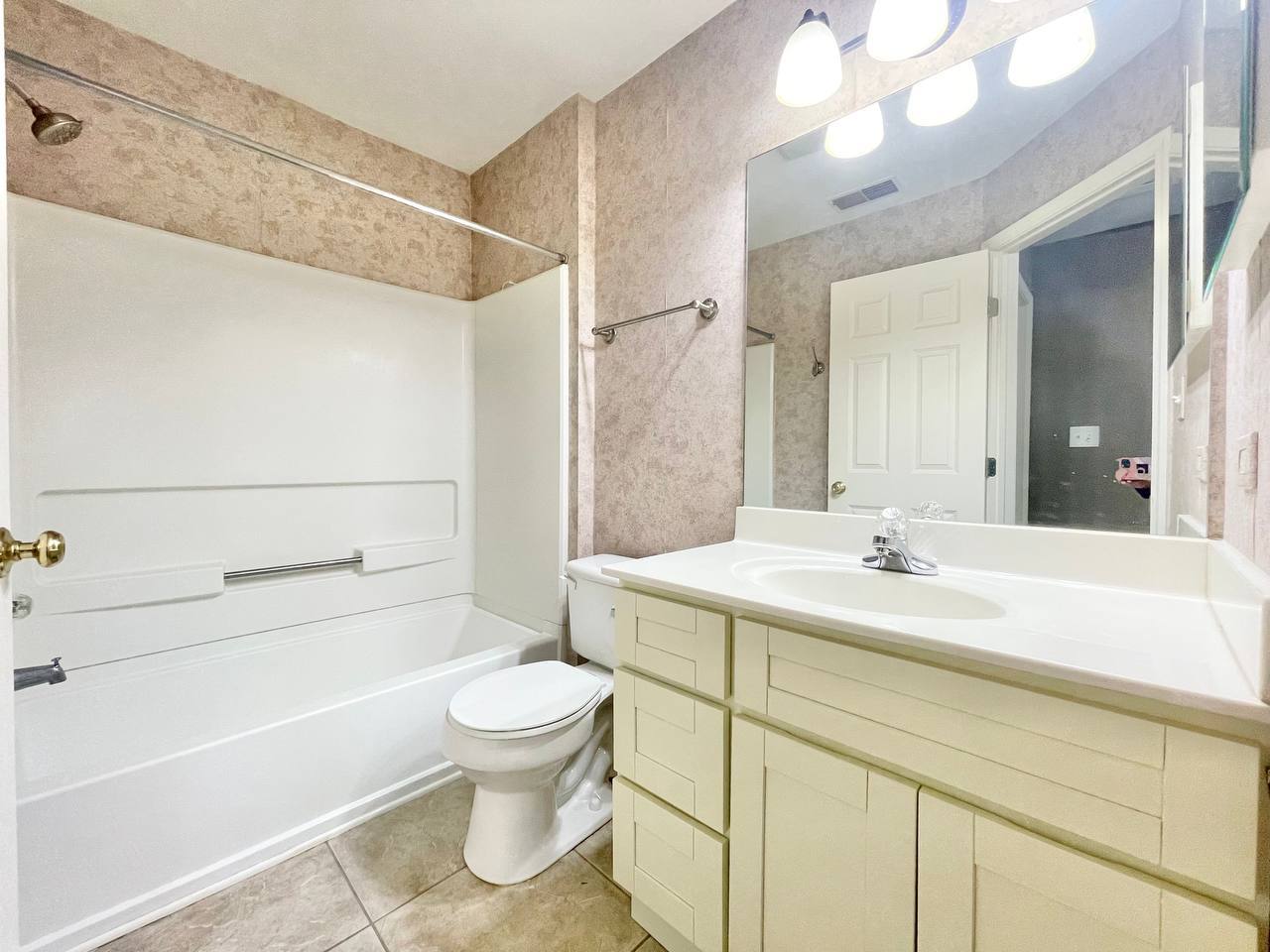 1991 Grandview Place #1991, Montgomery, IL 60538