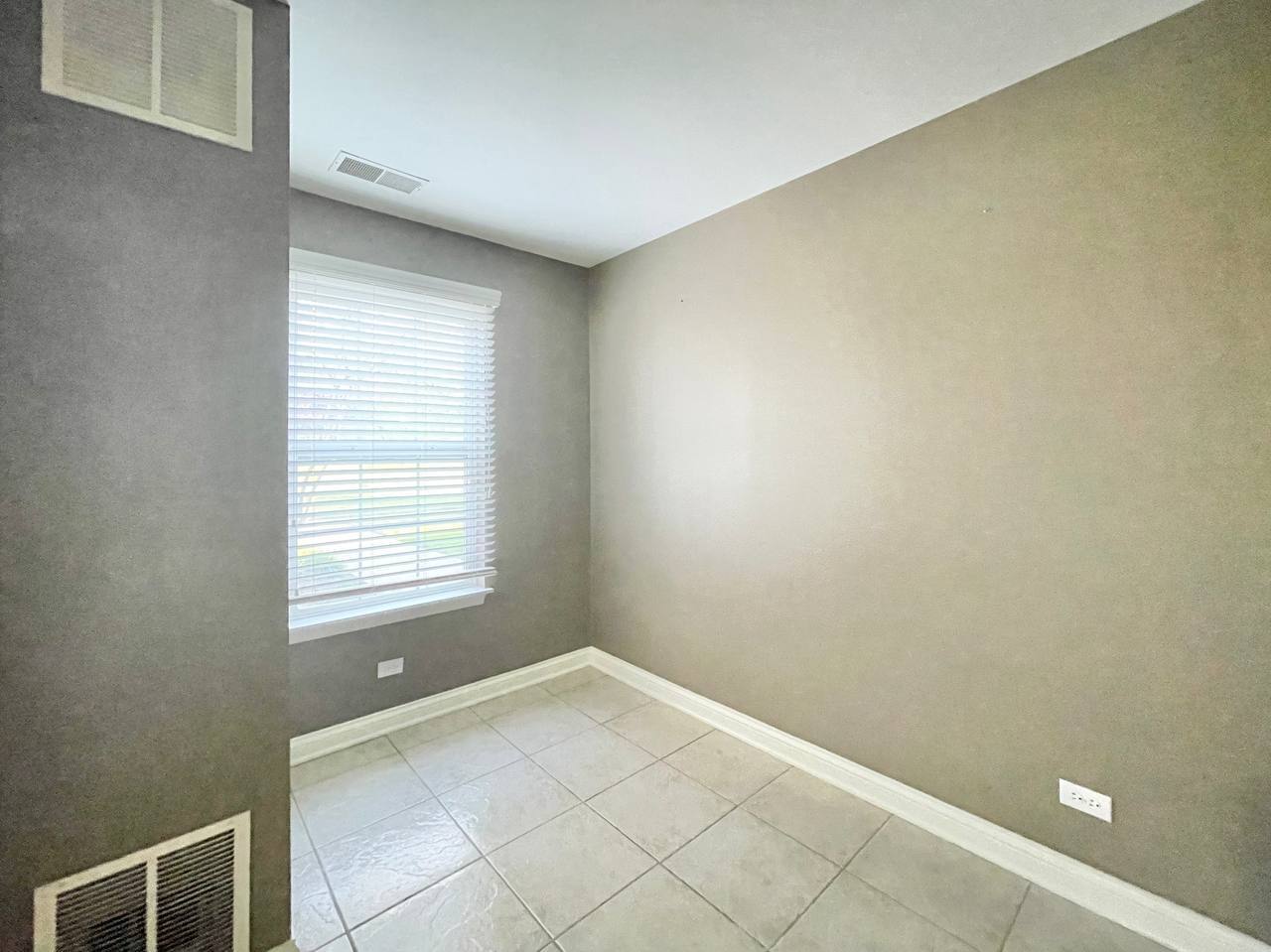 1991 Grandview Place #1991, Montgomery, IL 60538