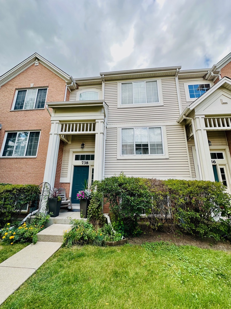 738 Hanbury Drive, Des Plaines, IL 60016