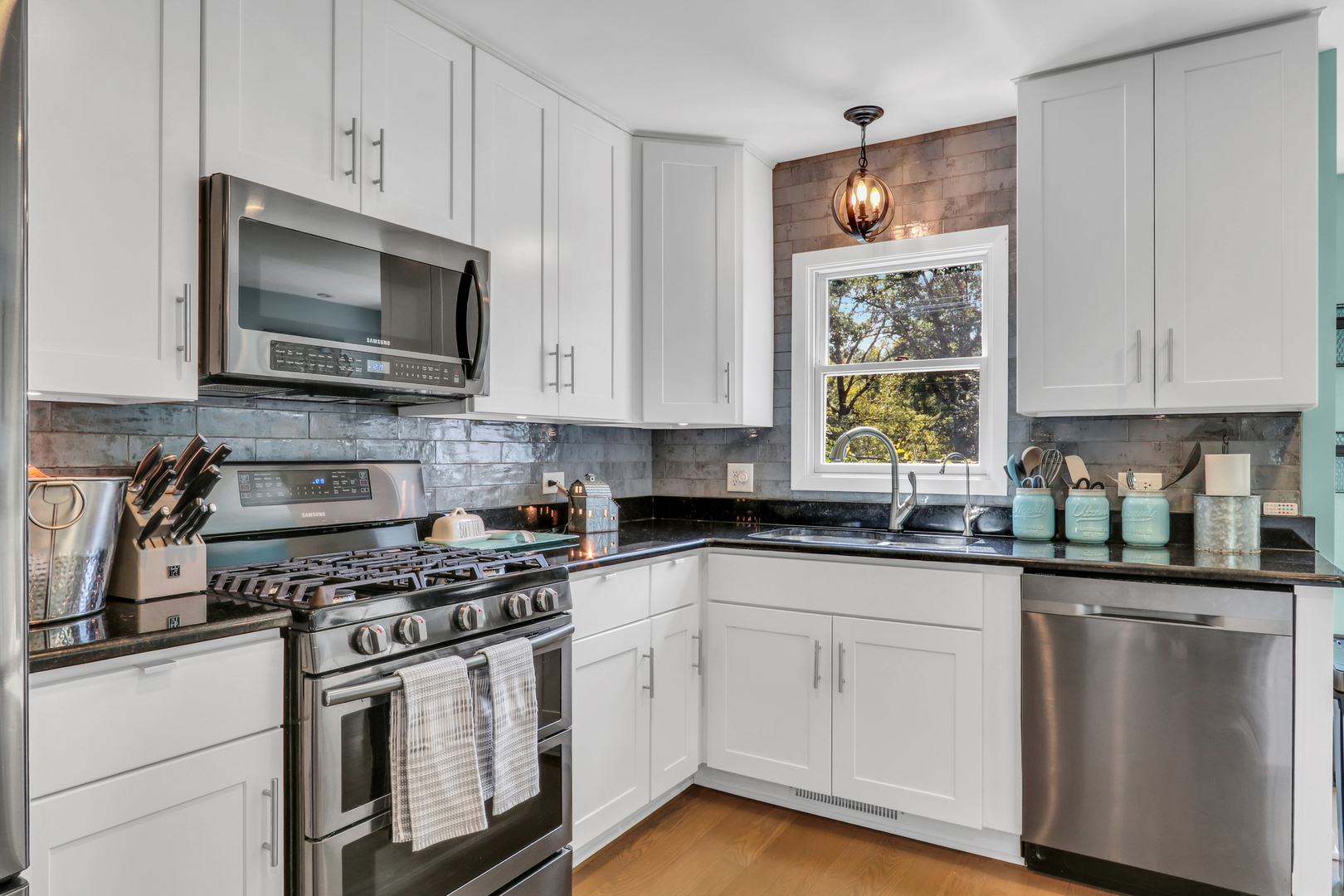 16400 W Kelly Road, Wadsworth, IL 60083