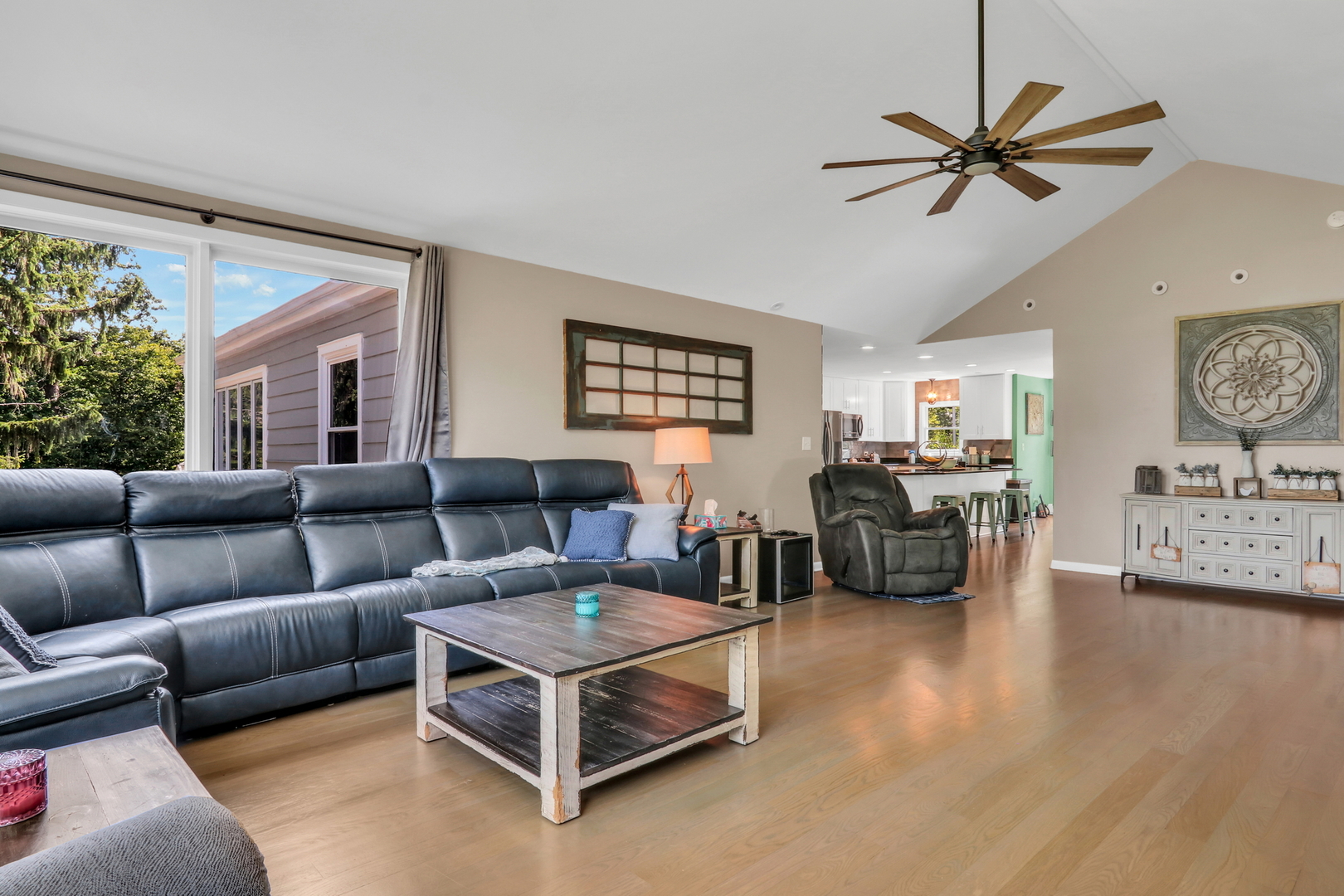 16400 W Kelly Road, Wadsworth, IL 60083