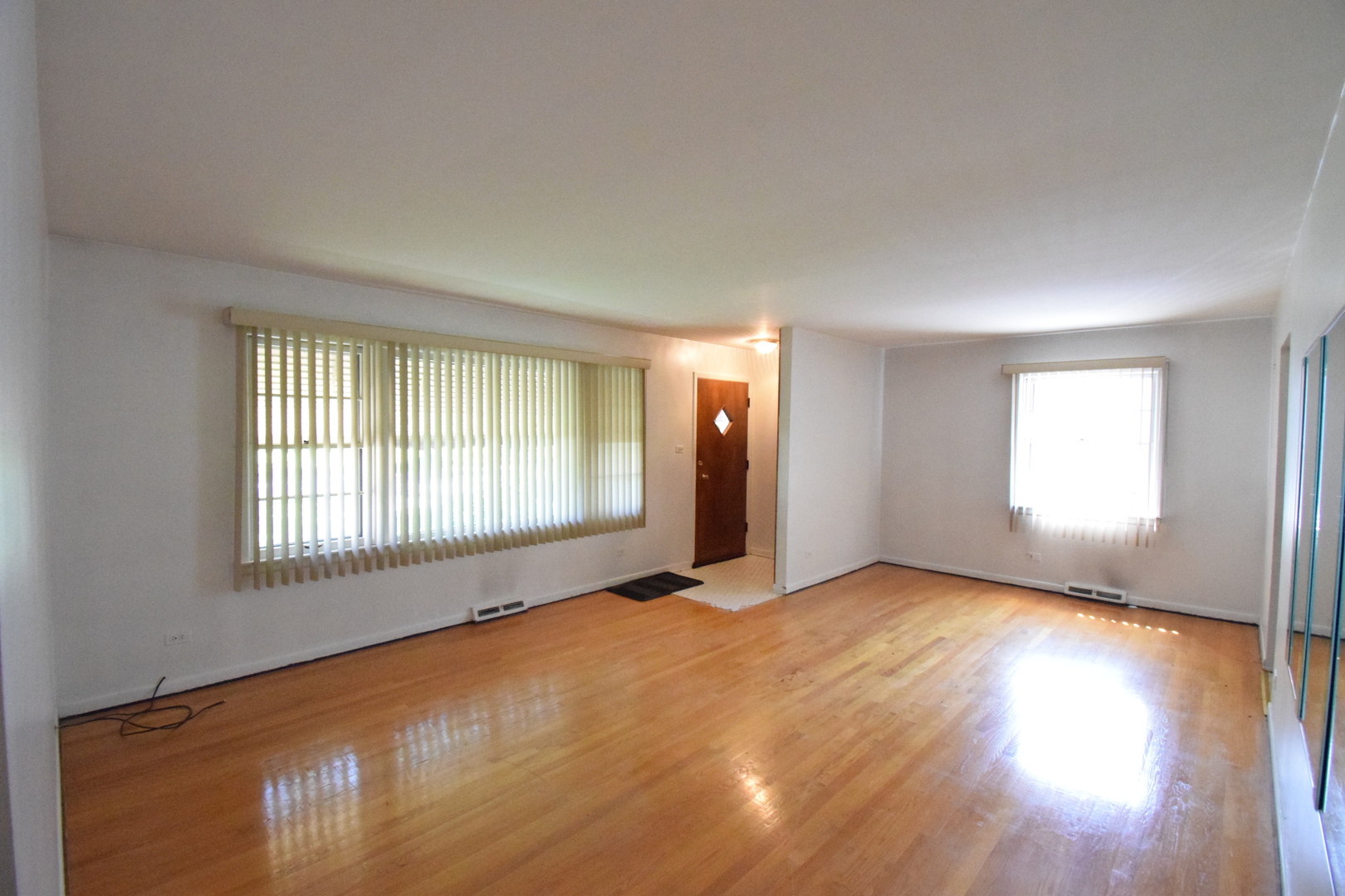 1114 Hewitt Drive, Des Plaines, IL 60016