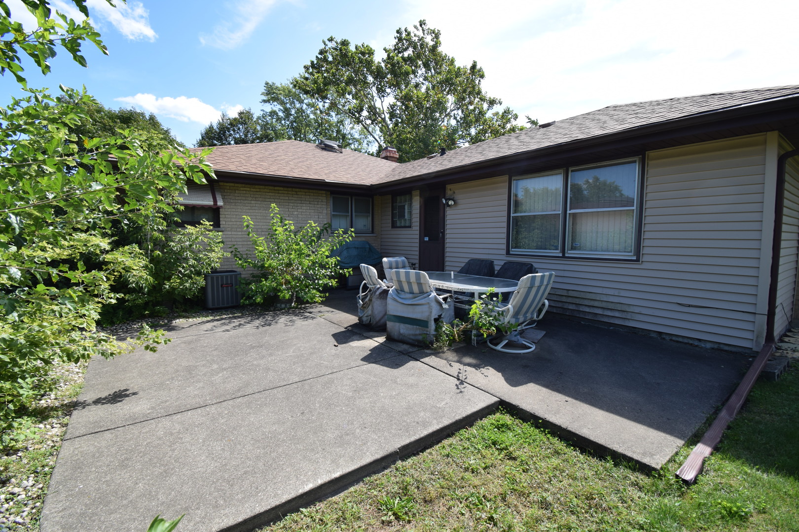 1114 Hewitt Drive, Des Plaines, IL 60016