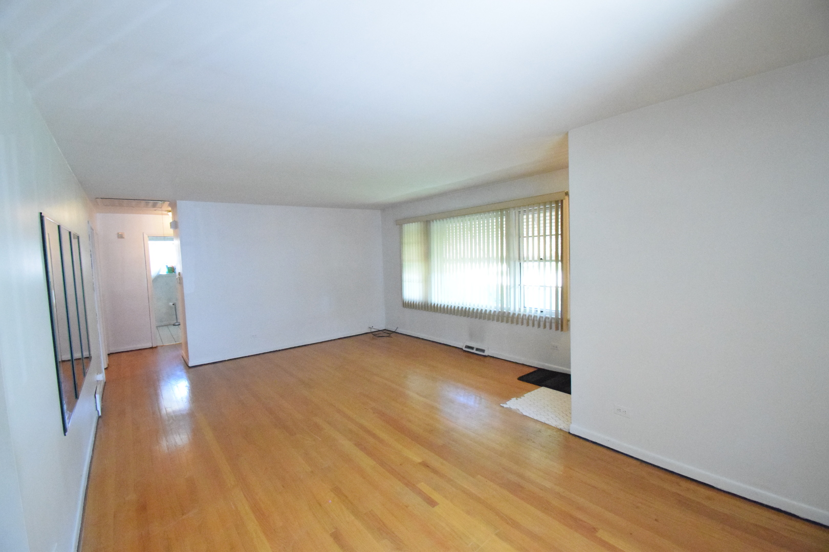 1114 Hewitt Drive, Des Plaines, IL 60016