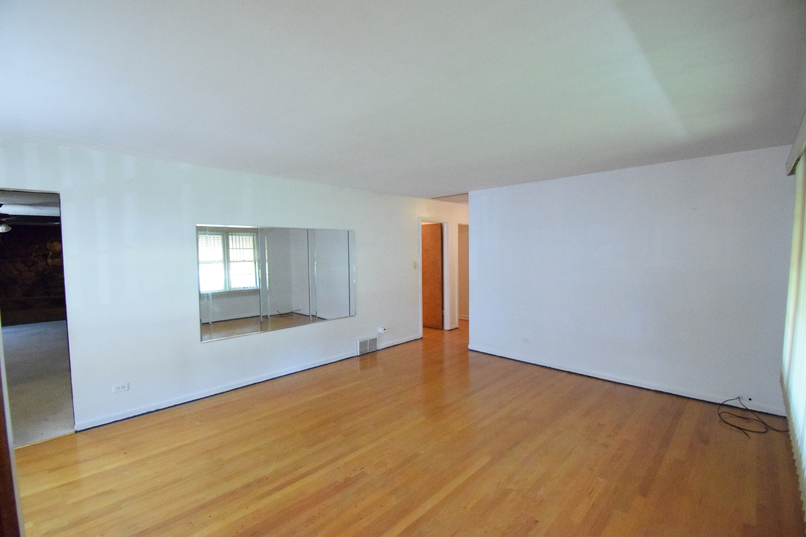 1114 Hewitt Drive, Des Plaines, IL 60016