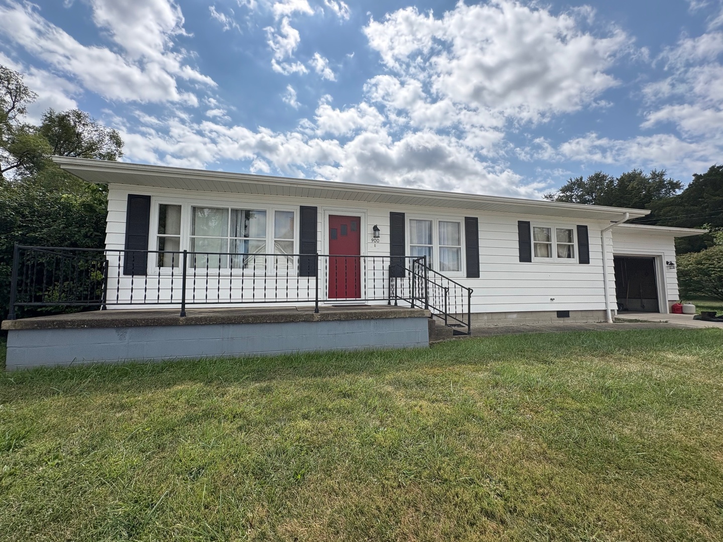 900 W North Street, Clinton, IL 61727