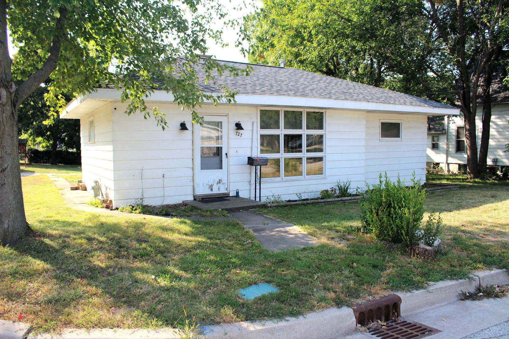 727 N Grant Street, Clinton, IL 61727