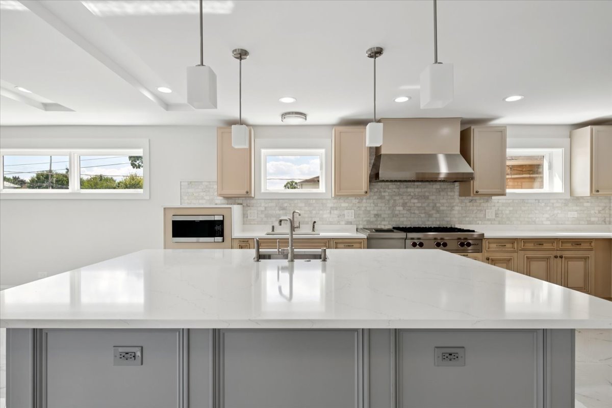 1905 N Nordica Avenue, Chicago, IL 60707