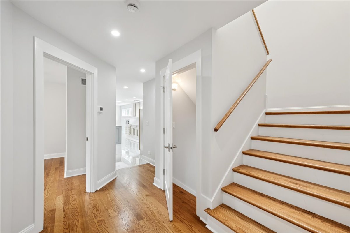 1905 N Nordica Avenue, Chicago, IL 60707