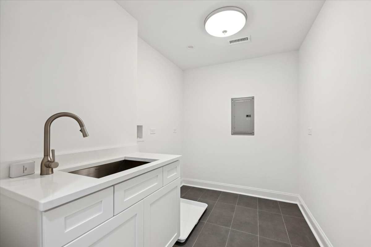 1905 N Nordica Avenue, Chicago, IL 60707