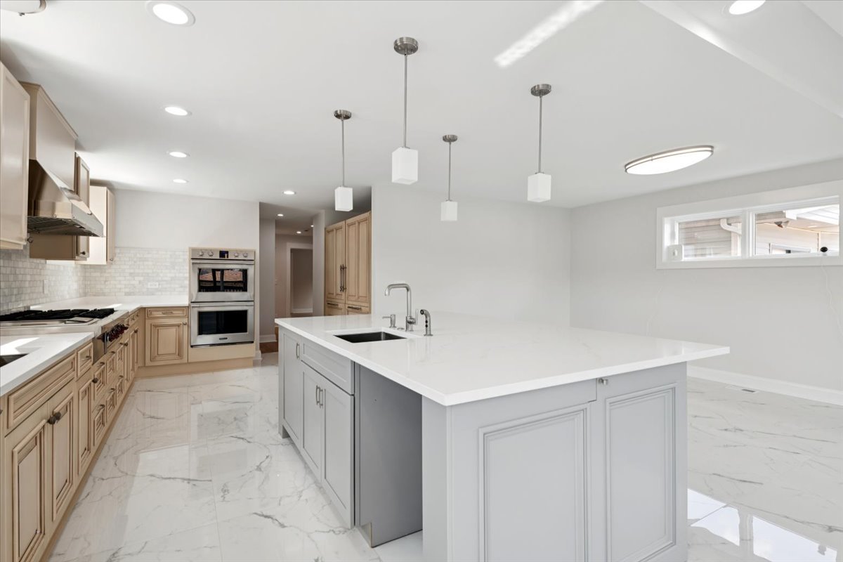 1905 N Nordica Avenue, Chicago, IL 60707