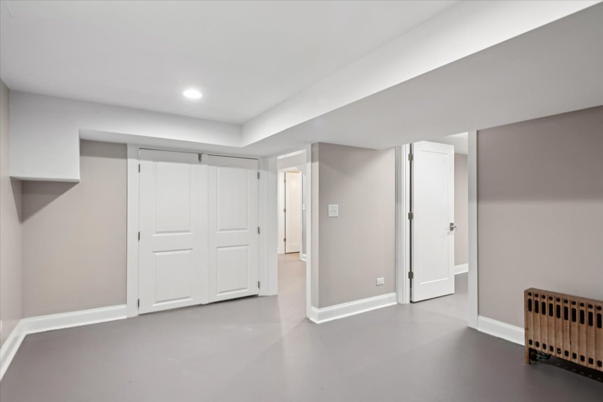 1905 N Nordica Avenue, Chicago, IL 60707