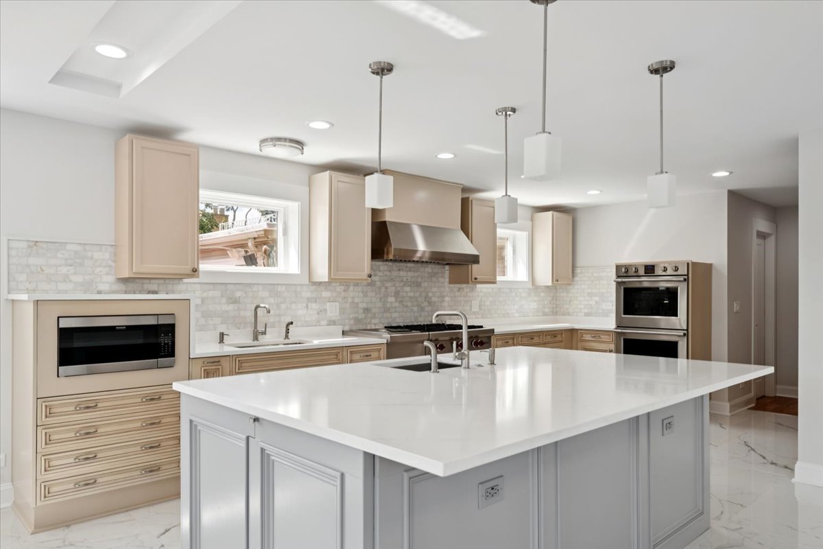 1905 N Nordica Avenue, Chicago, IL 60707