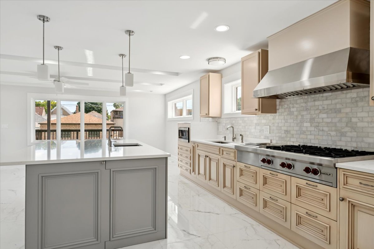 1905 N Nordica Avenue, Chicago, IL 60707