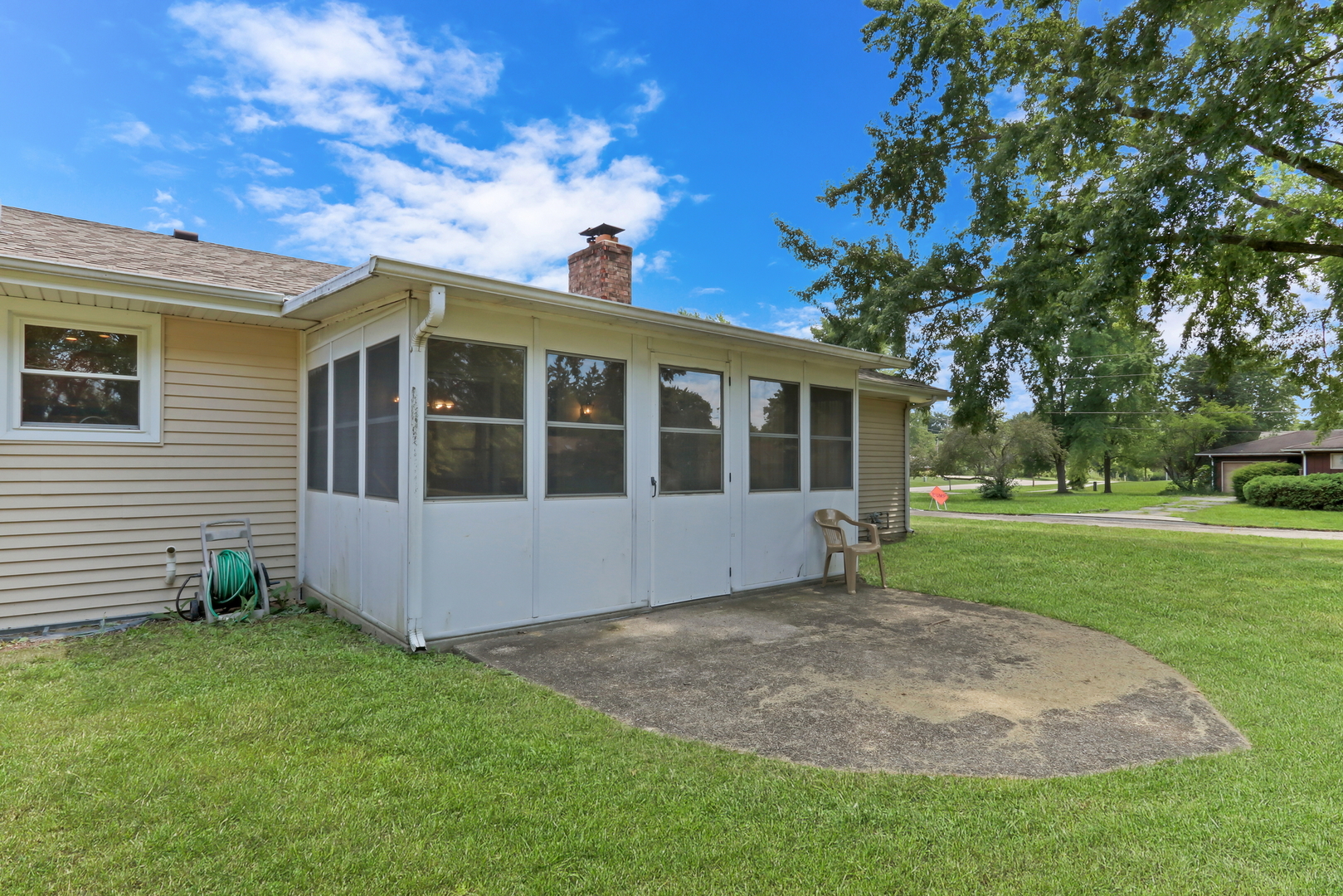 1856 Magnolia Avenue, Gurnee, IL 60031