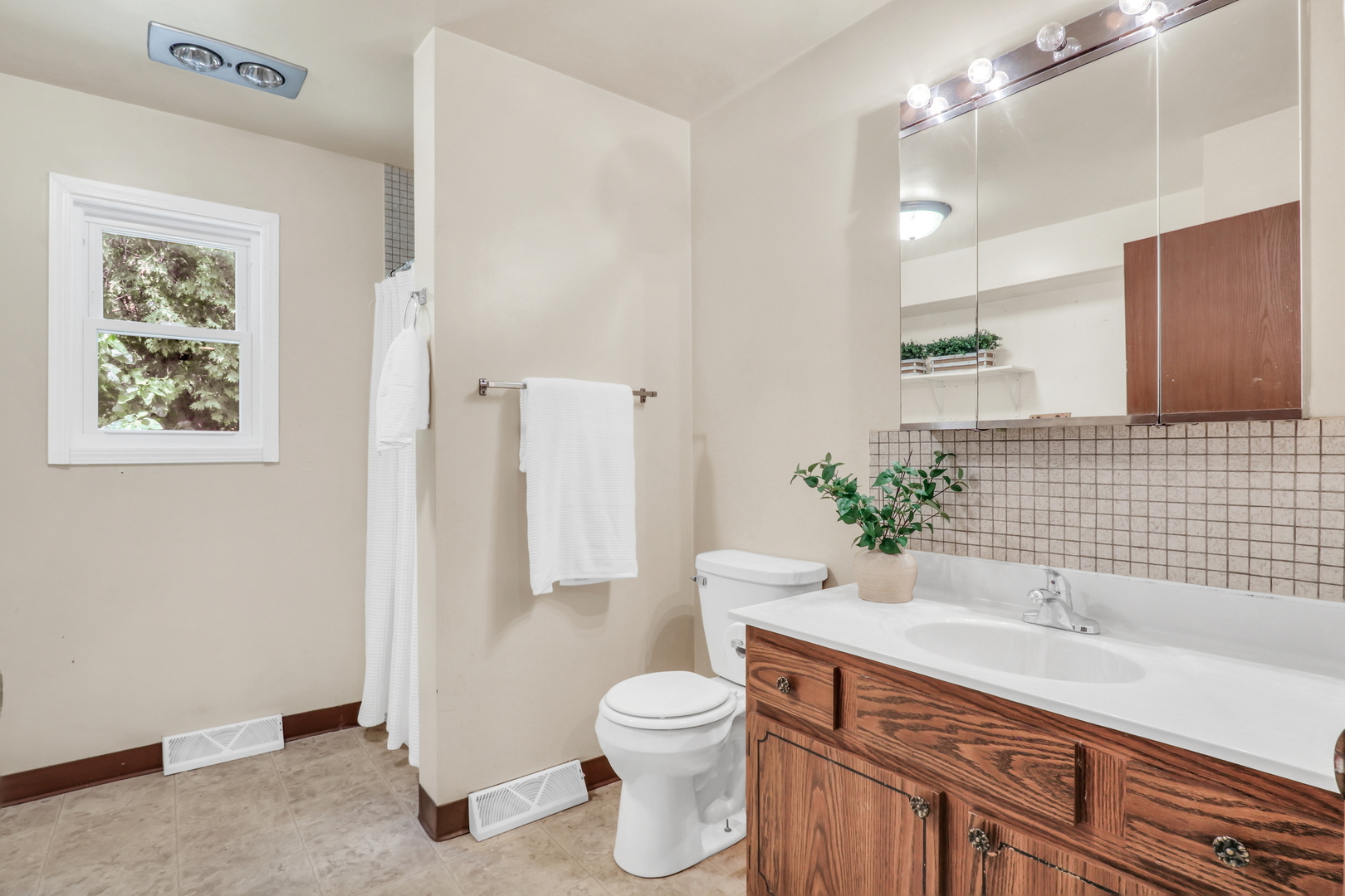 1856 Magnolia Avenue, Gurnee, IL 60031