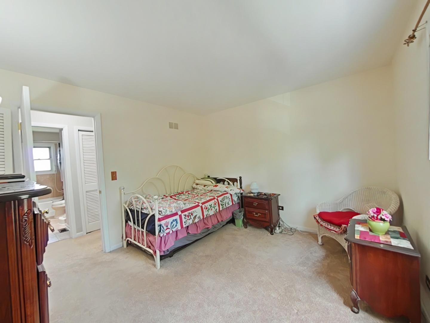 4400 Waubansie Lane, Lisle, IL 60532