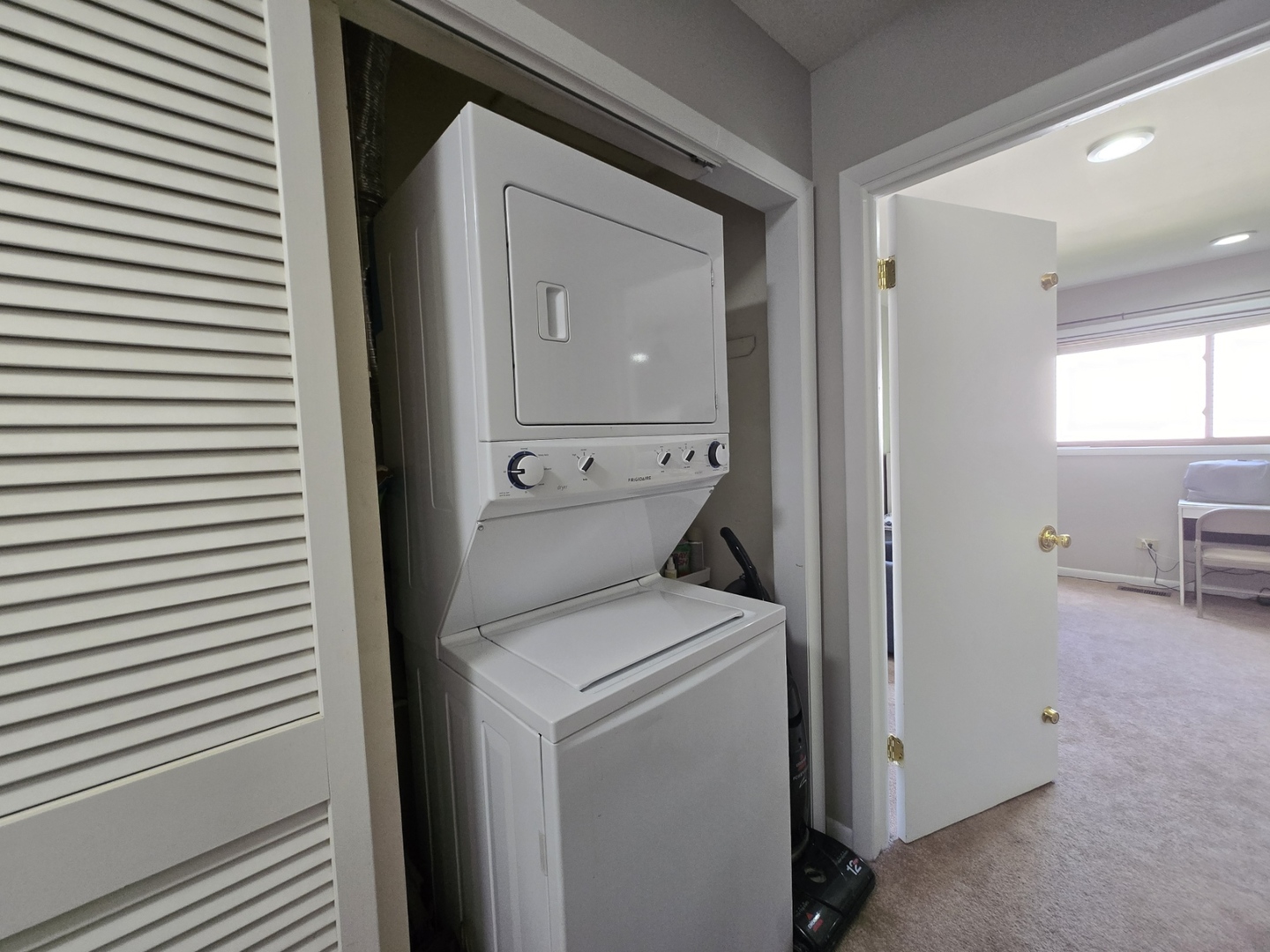 4400 Waubansie Lane, Lisle, IL 60532