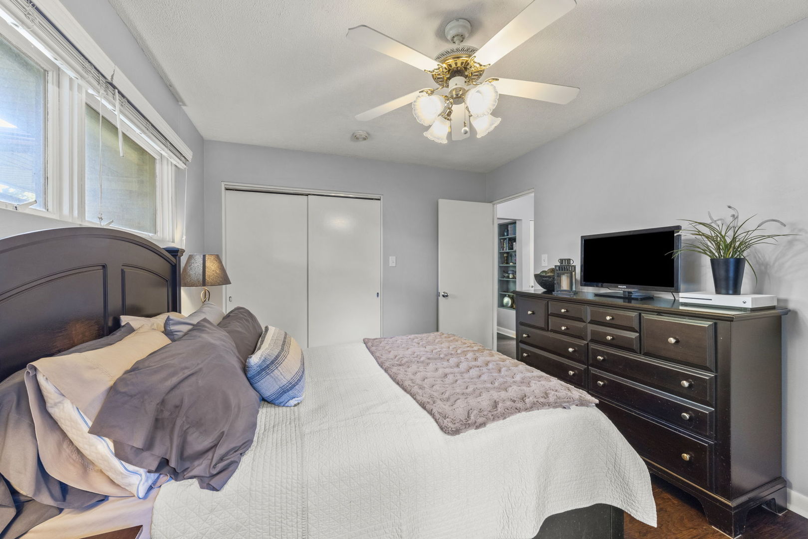 326 DWIGHT Avenue, Joliet, IL 60436