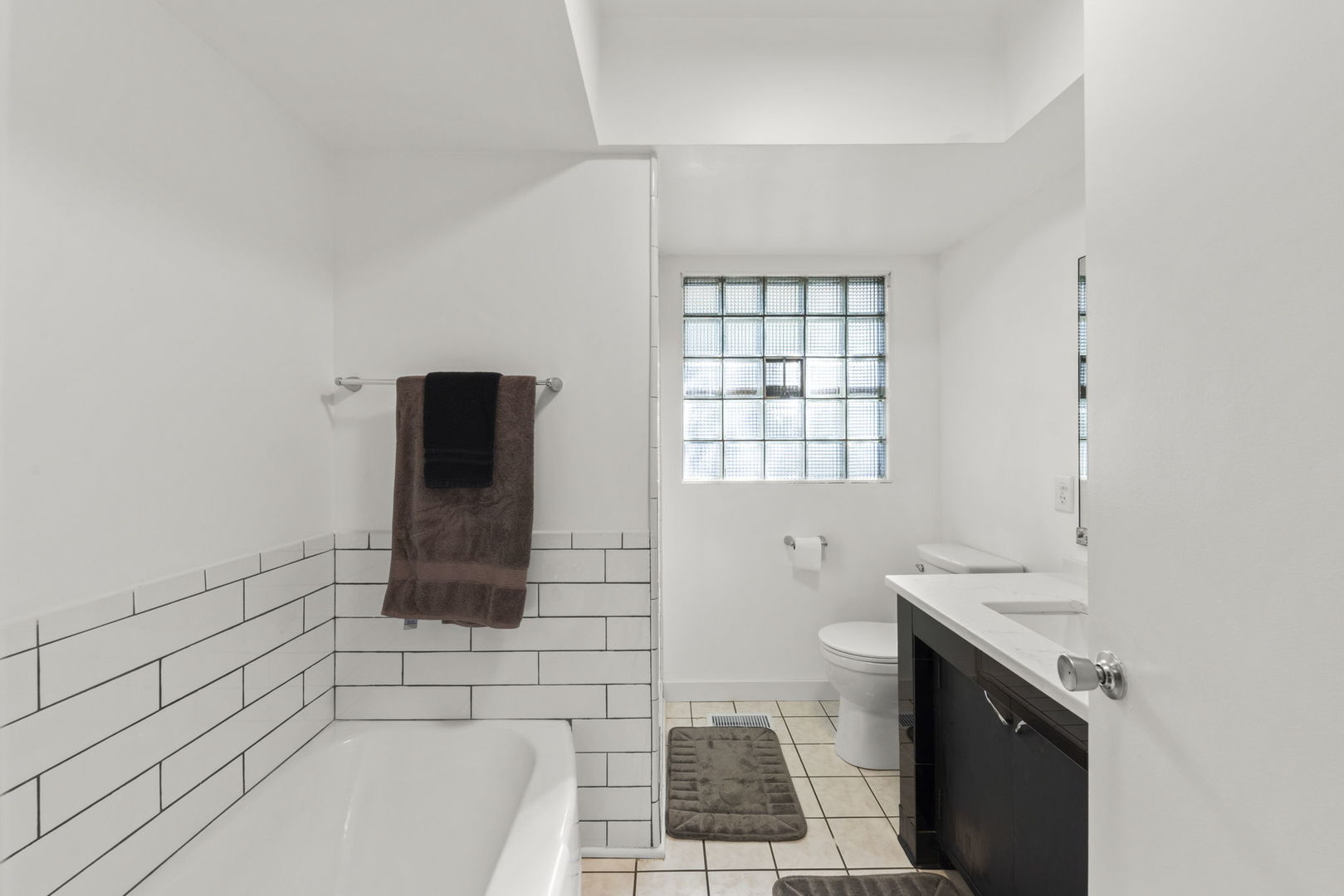 326 DWIGHT Avenue, Joliet, IL 60436