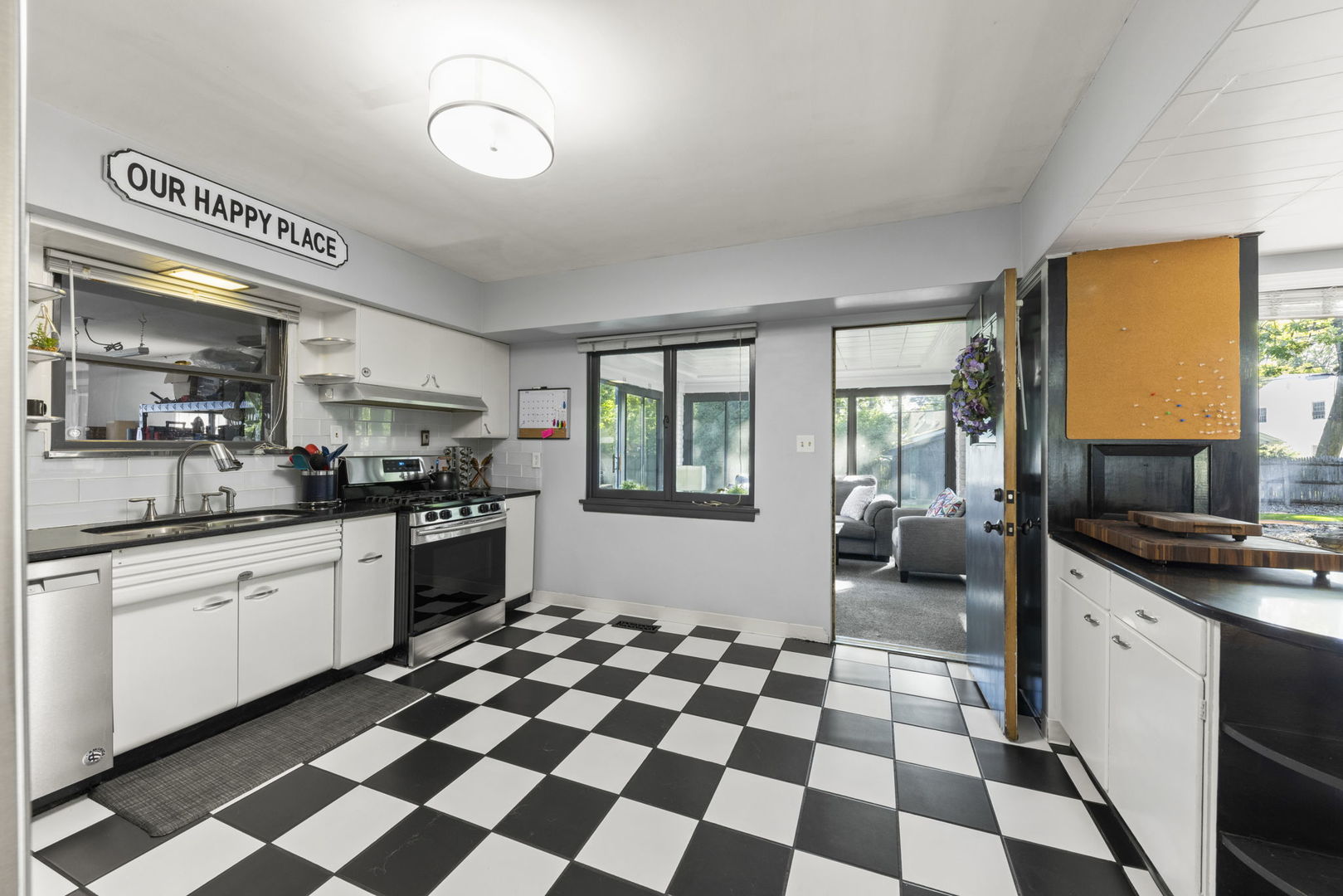 326 DWIGHT Avenue, Joliet, IL 60436