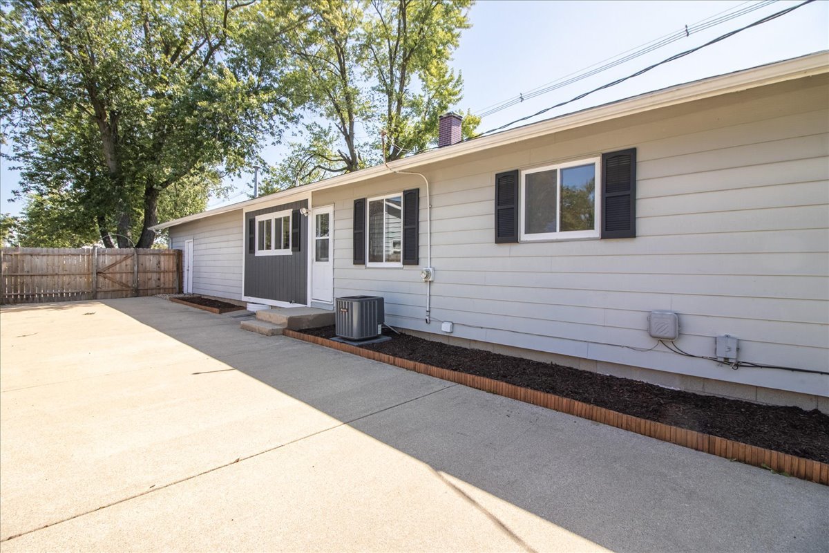 2211 Black Road, Joliet, IL 60435