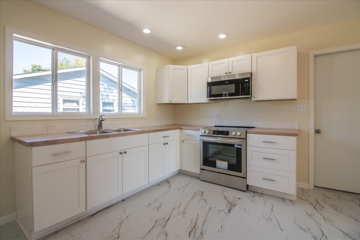 2211 Black Road, Joliet, IL 60435