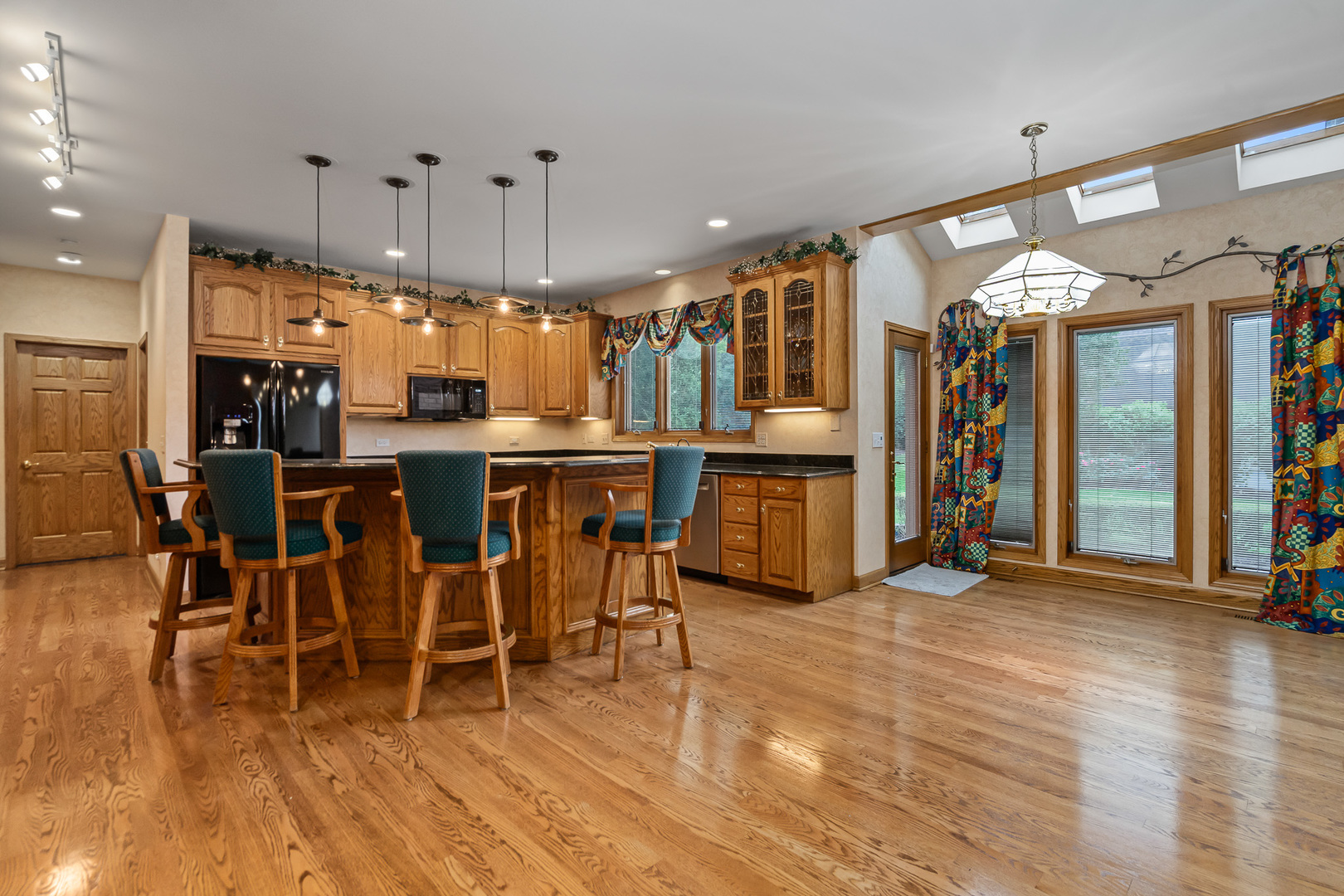 807 Hitchcock Avenue, Lisle, IL 60532