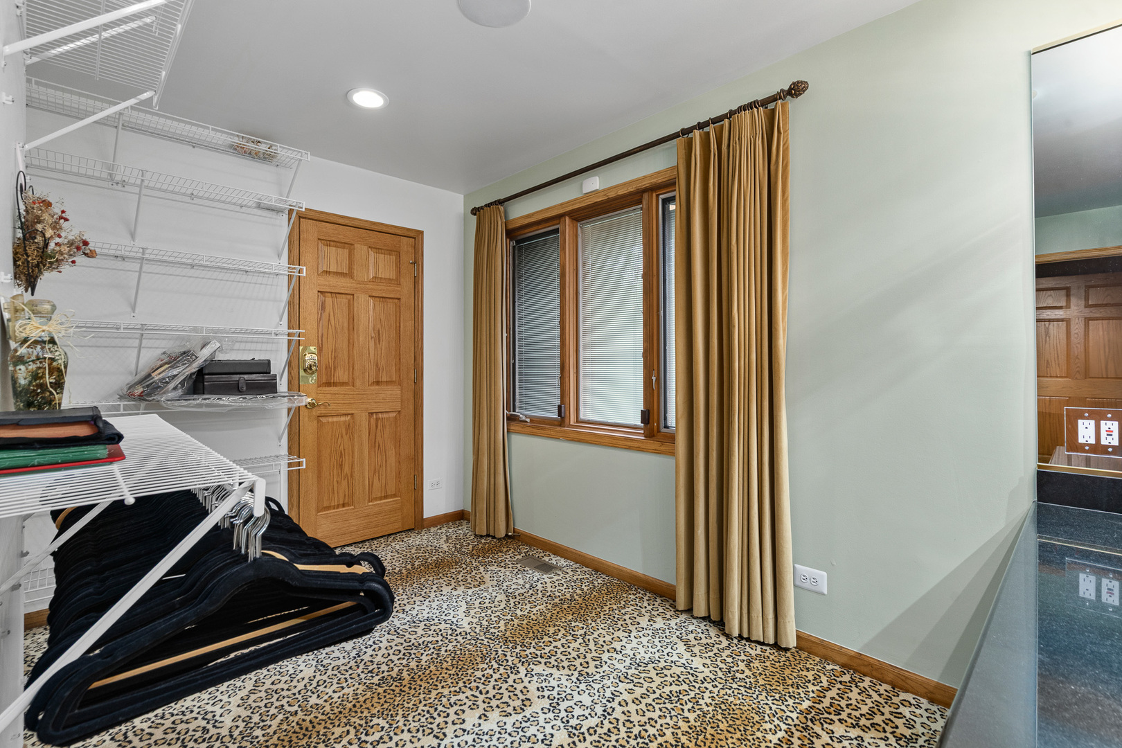 807 Hitchcock Avenue, Lisle, IL 60532