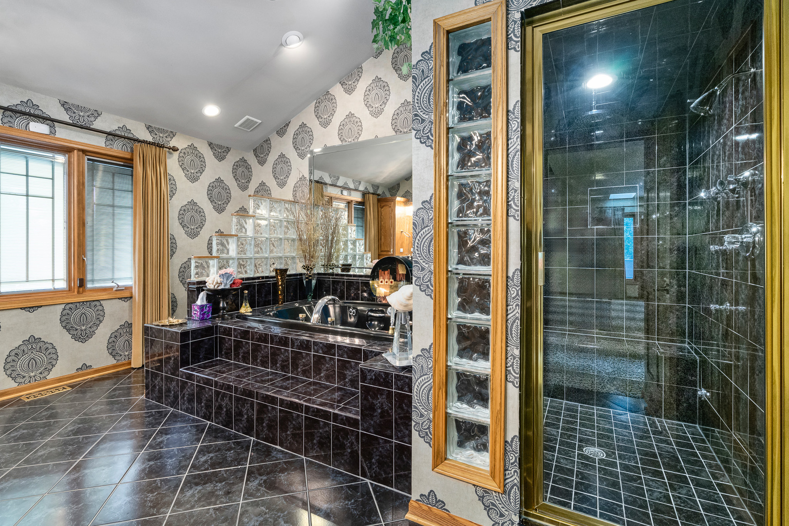 807 Hitchcock Avenue, Lisle, IL 60532