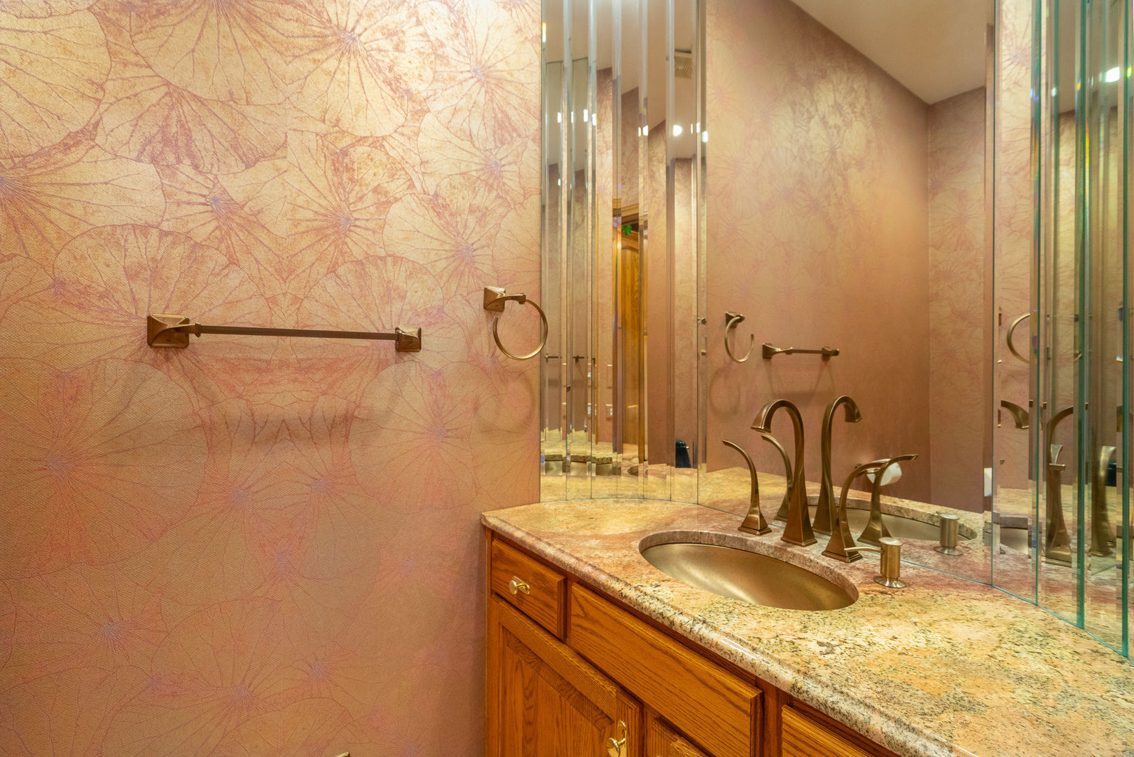 807 Hitchcock Avenue, Lisle, IL 60532