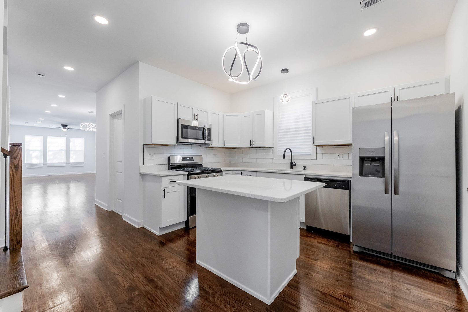 8444 S Essex Avenue, Chicago, IL 60617