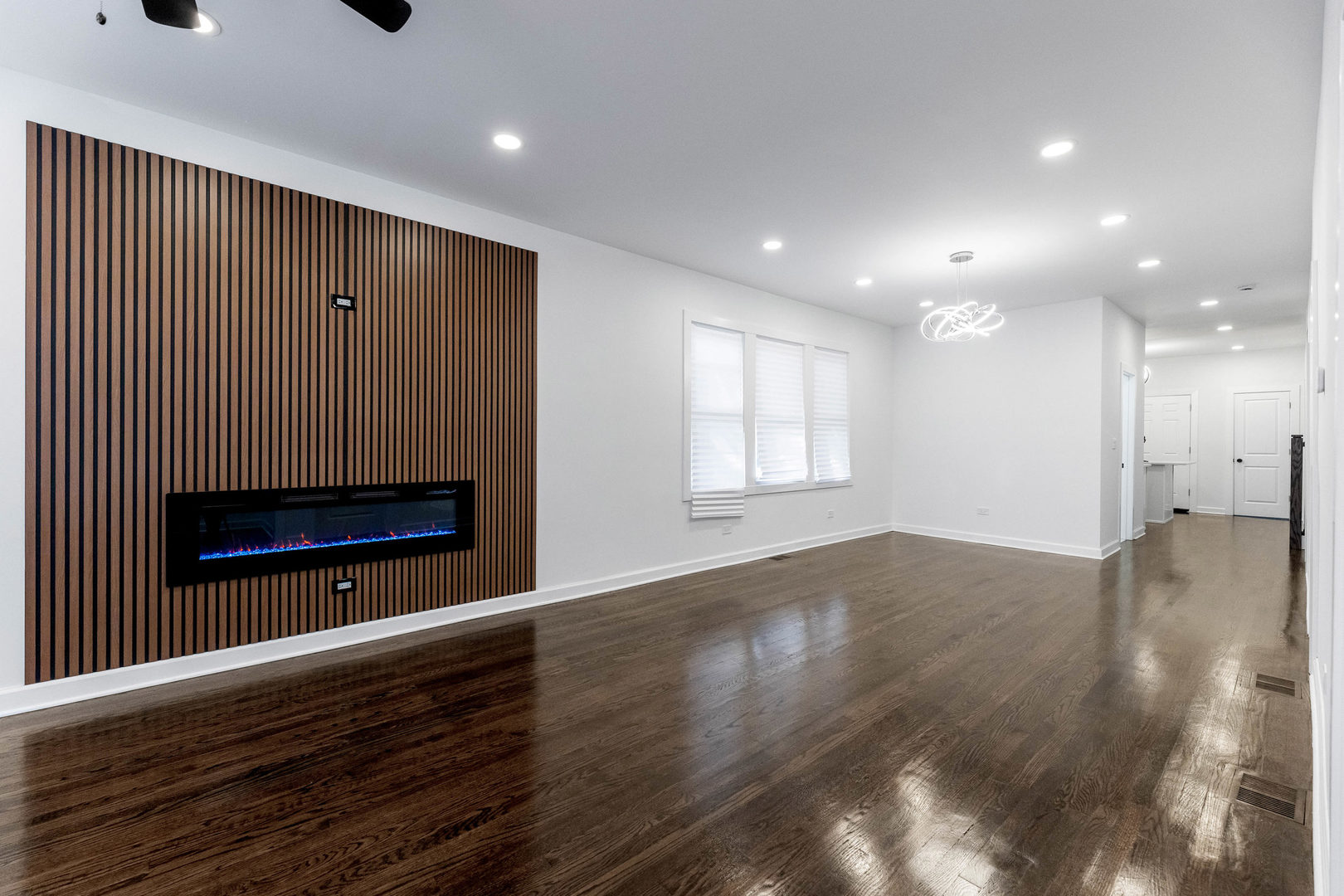 8444 S Essex Avenue, Chicago, IL 60617