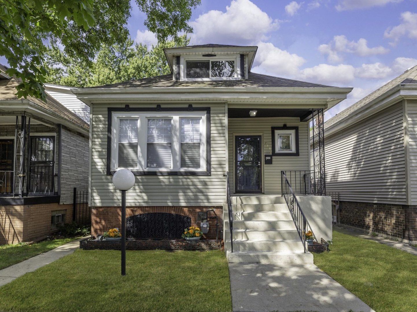8444 S Essex Avenue, Chicago, IL 60617