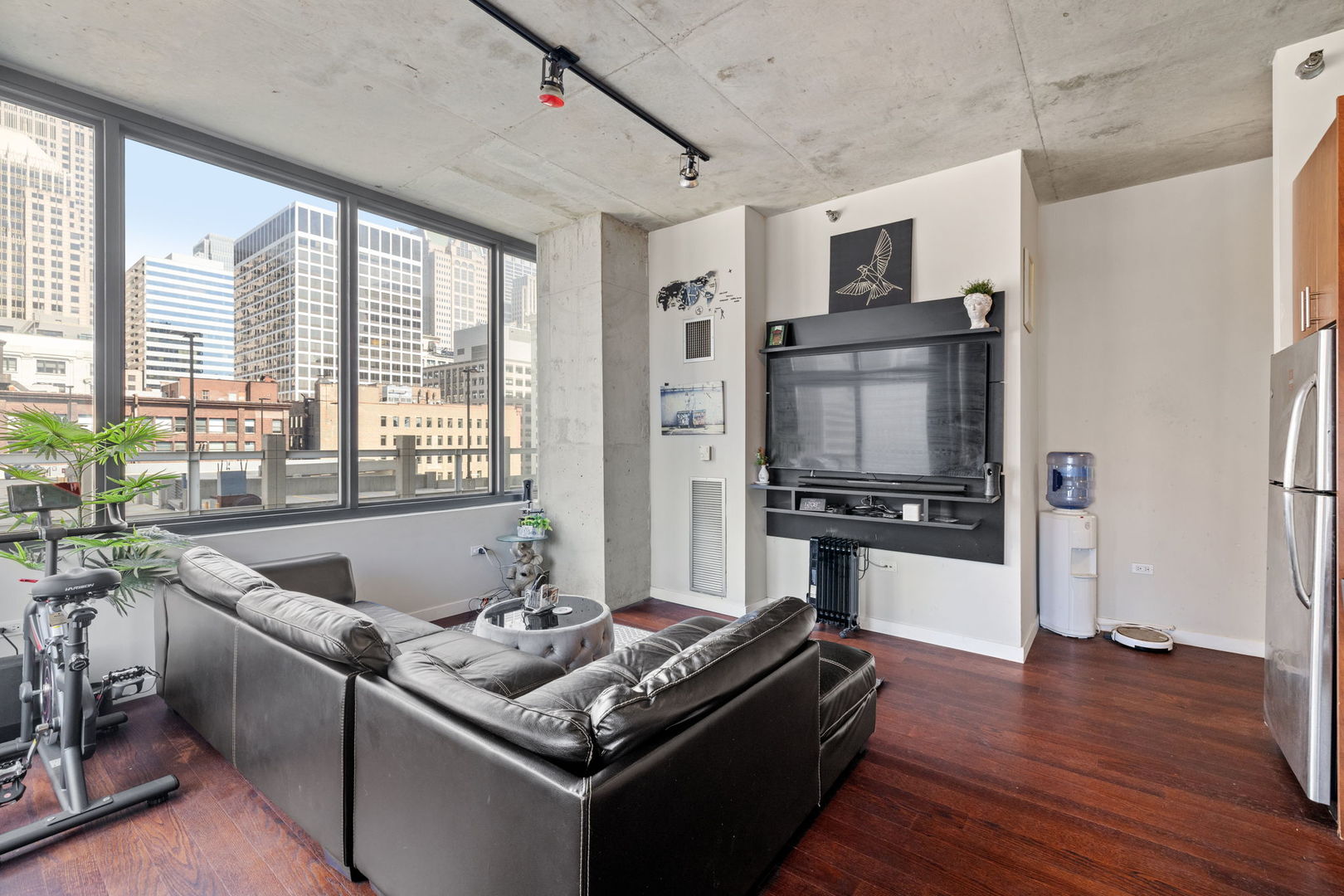 235 W Van Buren Street #1615, Chicago, IL 60607