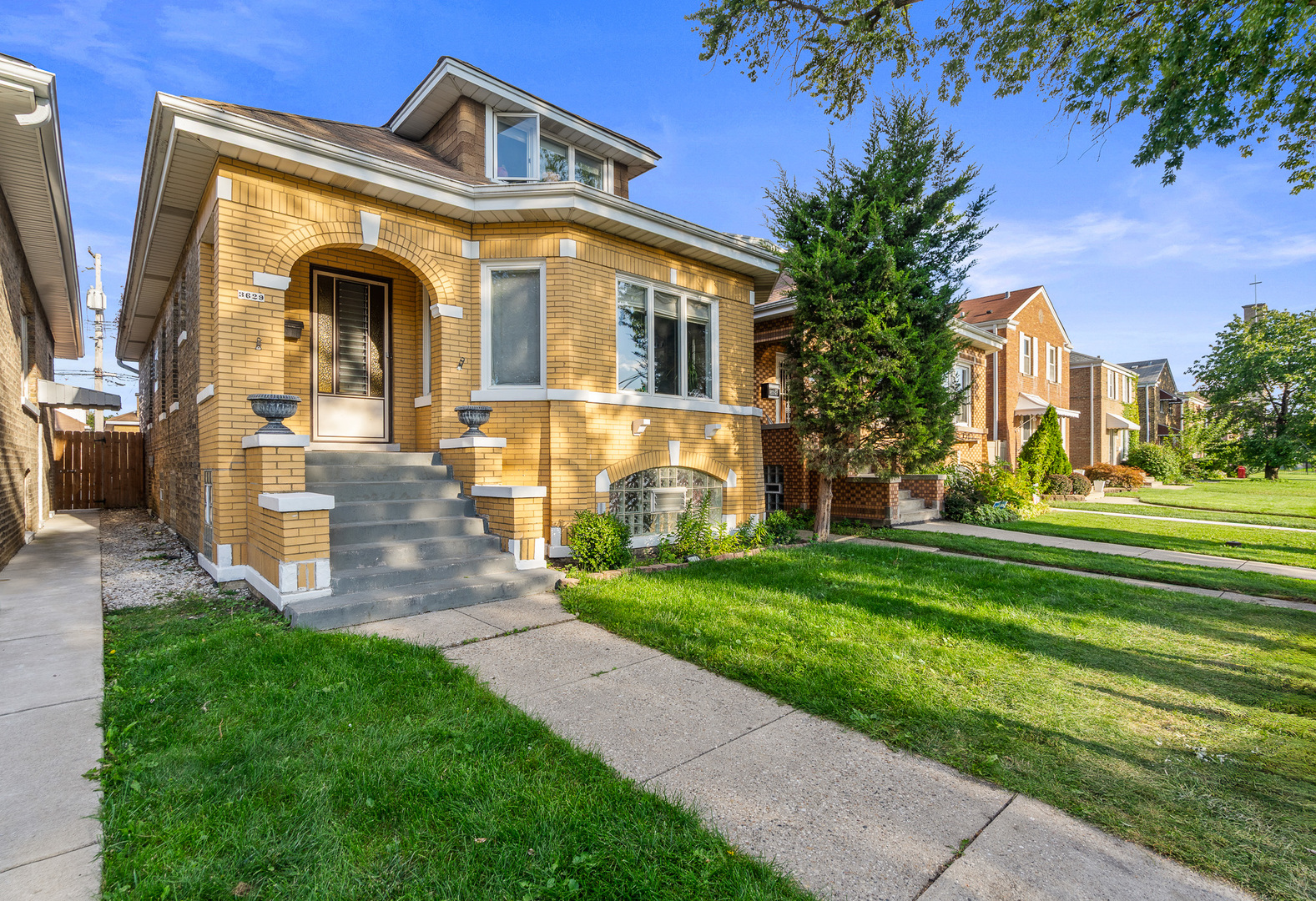 3629 N Sayre Avenue, Chicago, IL 60634