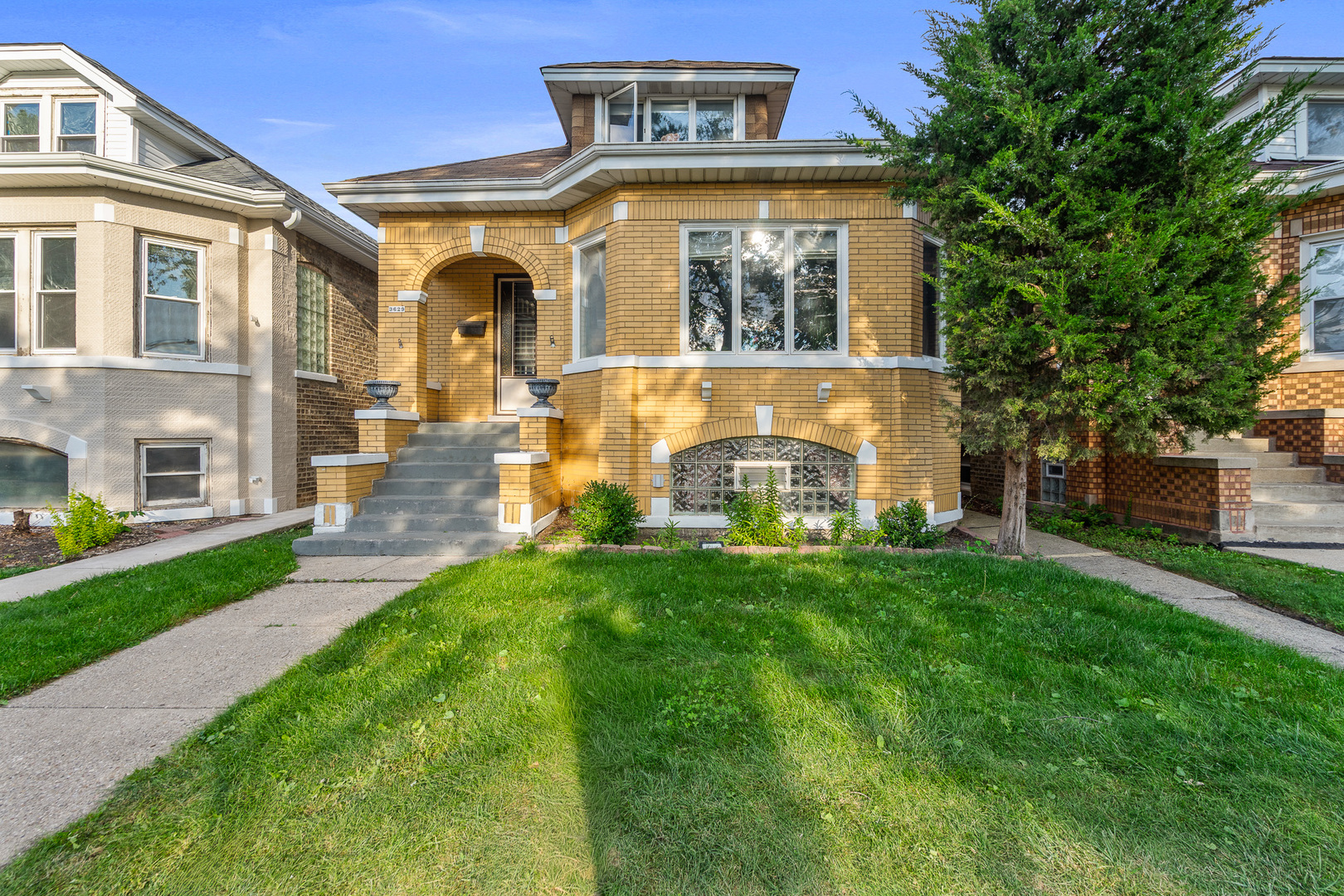 3629 N Sayre Avenue, Chicago, IL 60634